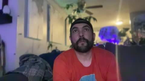 Snapshot of jellyfishfun chatting on December 17, 7:47 am Guy Jones online show from December 17, 7:47 am