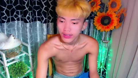 Snapshot of jemart_urnaughtboy chatting on June 18, 12:53 pm jemart_urnaughtboy online show from June 18, 12:53 pm