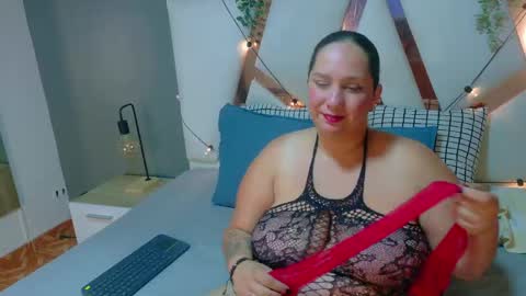 Snapshot of jenacooper__ chatting on May 10, 11:04 am Jena online show from May 10, 11:04 am