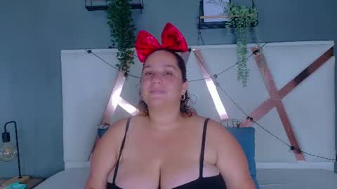 Snapshot of jenacooper__ chatting on June 22, 1:51 am Jena online show from June 22, 1:51 am