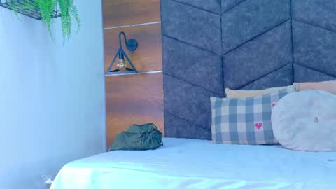 Snapshot of jenacooper__ chatting on July 20, 1:42 am Jena online show from July 20, 1:42 am