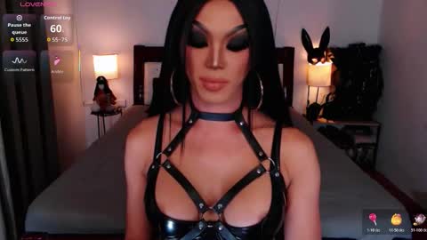 Queen Jenifer online show from October 28, 6:54 pm