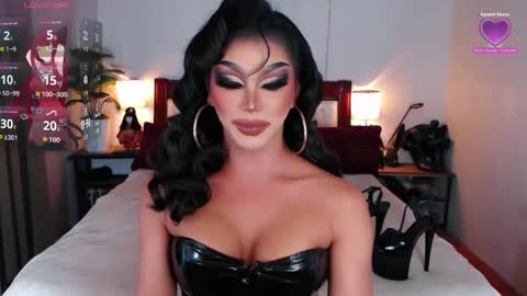 Snapshot of jenifers_body chatting on May 24, 7:13 am Queen Jenifer online show from May 24, 7:13 am
