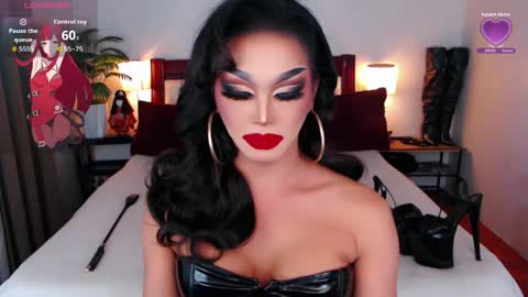 Snapshot of jenifers_body chatting on June 6, 8:13 pm Queen Jenifer online show from June 6, 8:13 pm
