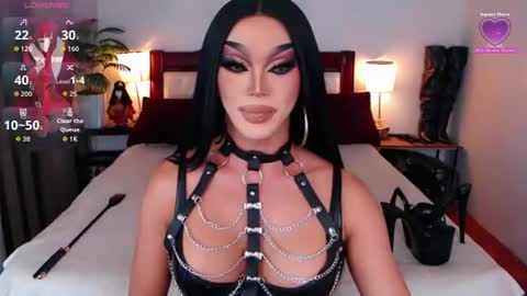 Snapshot of jenifers_body chatting on June 9, 3:40 am Queen Jenifer online show from June 9, 3:40 am