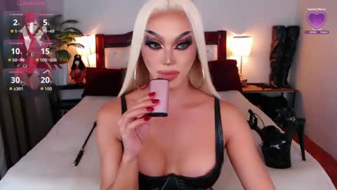 Snapshot of jenifers_body chatting on June 12, 11:09 am Queen Jenifer online show from June 12, 11:09 am