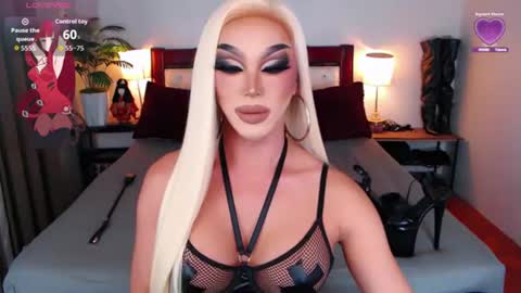 Snapshot of jenifers_body chatting on June 26, 7:40 pm Queen Jenifer online show from June 26, 7:40 pm