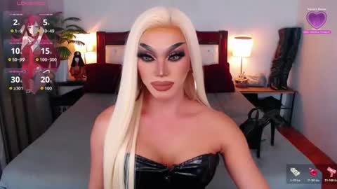 Snapshot of jenifers_body chatting on July 5, 1:01 am Queen Jenifer online show from July 5, 1:01 am