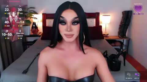 Snapshot of jenifers_body chatting on July 7, 2:03 am Queen Jenifer online show from July 7, 2:03 am