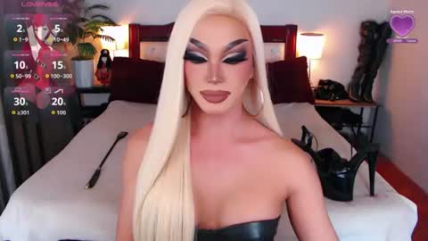Snapshot of jenifers_body chatting on July 12, 4:03 am Queen Jenifer online show from July 12, 4:03 am