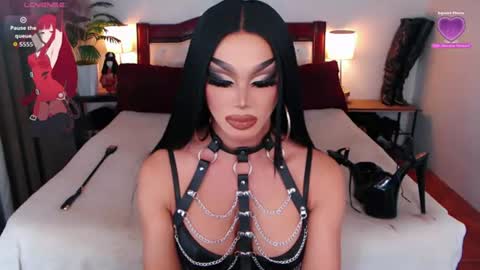 Snapshot of jenifers_body chatting on July 13, 3:53 am Queen Jenifer online show from July 13, 3:53 am