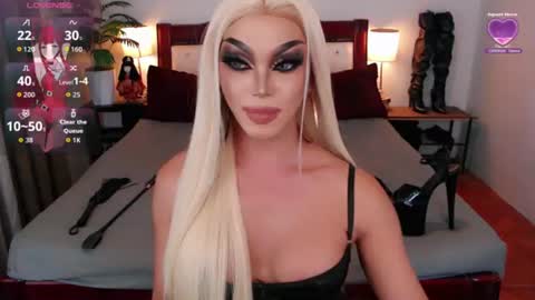 Snapshot of jenifers_body chatting on July 20, 10:39 am Queen Jenifer online show from July 20, 10:39 am