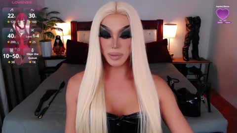 Snapshot of jenifers_body chatting on July 21, 3:53 am Queen Jenifer online show from July 21, 3:53 am