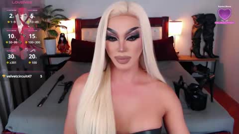 Snapshot of jenifers_body chatting on July 23, 4:21 am Queen Jenifer online show from July 23, 4:21 am