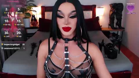Snapshot of jenifers_body chatting on July 24, 4:21 am Queen Jenifer online show from July 24, 4:21 am