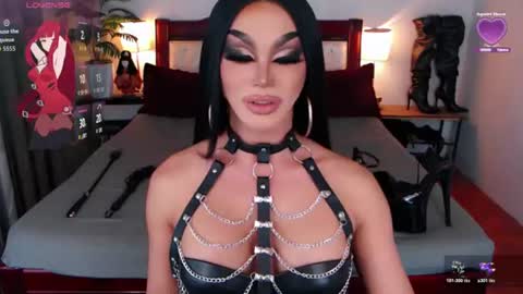 Snapshot of jenifers_body chatting on July 25, 6:22 am Queen Jenifer online show from July 25, 6:22 am