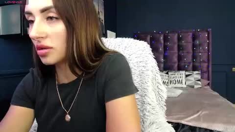 Snapshot of jeniferstone chatting on August 1, 8:24 am Kira online show from August 1, 8:24 am