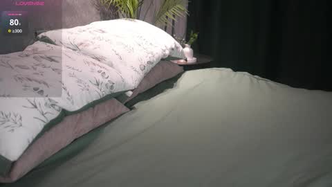 Snapshot of jeninedapinto chatting on October 9, 11:19 am Hi everyone my name Kira online show from October 9, 11:19 am
