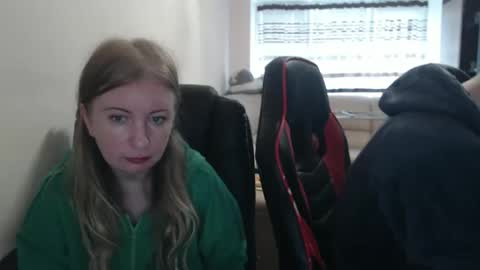 Snapshot of jenisandpeter chatting on October 22, 6:57 am JenisAndPeter online show from October 22, 6:57 am