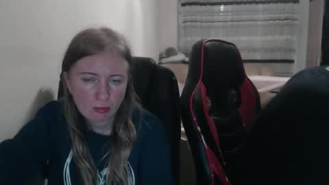 Snapshot of jenisandpeter chatting on November 2, 8:11 pm JenisAndPeter online show from November 2, 8:11 pm