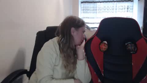 Snapshot of jenisandpeter chatting on November 6, 7:20 am JenisAndPeter online show from November 6, 7:20 am