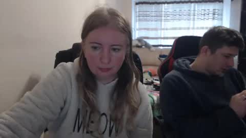 Snapshot of jenisandpeter chatting on November 10, 6:56 am JenisAndPeter online show from November 10, 6:56 am