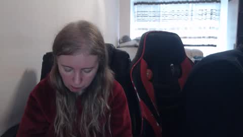 Snapshot of jenisandpeter chatting on November 13, 8:35 am JenisAndPeter online show from November 13, 8:35 am