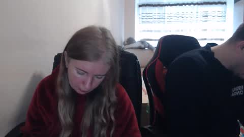 Snapshot of jenisandpeter chatting on November 15, 8:00 am JenisAndPeter online show from November 15, 8:00 am