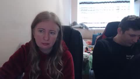 Snapshot of jenisandpeter chatting on November 17, 8:20 am JenisAndPeter online show from November 17, 8:20 am