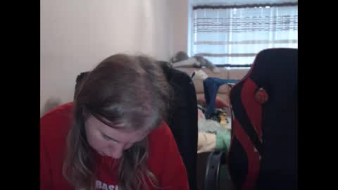 Snapshot of jenisandpeter chatting on November 19, 6:35 am JenisAndPeter online show from November 19, 6:35 am