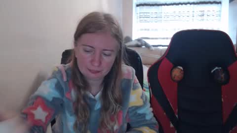 Snapshot of jenisandpeter chatting on November 23, 8:36 am JenisAndPeter online show from November 23, 8:36 am