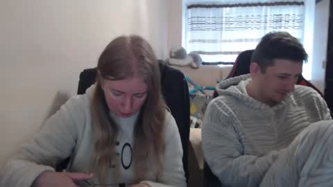 Snapshot of jenisandpeter chatting on December 14, 8:09 am JenisAndPeter online show from December 14, 8:09 am