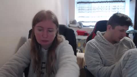 Snapshot of jenisandpeter chatting on December 15, 8:18 am JenisAndPeter online show from December 15, 8:18 am