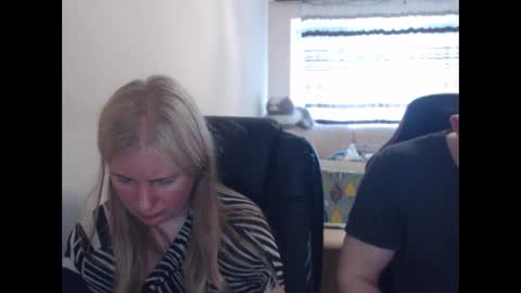 Snapshot of jenisandpeter chatting on May 11, 3:07 pm JenisAndPeter online show from May 11, 3:07 pm