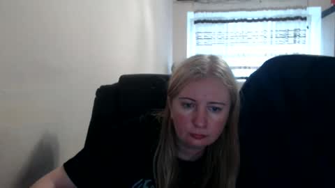 Snapshot of jenisandpeter chatting on May 12, 4:15 pm JenisAndPeter online show from May 12, 4:15 pm