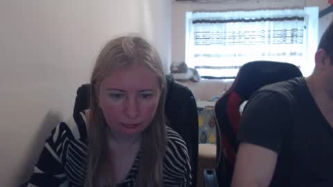 Snapshot of jenisandpeter chatting on May 13, 5:27 am JenisAndPeter online show from May 13, 5:27 am