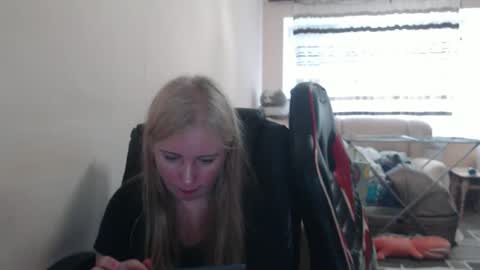 Snapshot of jenisandpeter chatting on May 18, 4:24 pm JenisAndPeter online show from May 18, 4:24 pm