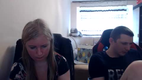 Snapshot of jenisandpeter chatting on May 29, 8:23 am JenisAndPeter online show from May 29, 8:23 am