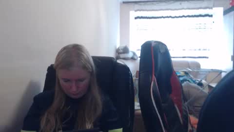 Snapshot of jenisandpeter chatting on June 2, 6:26 am JenisAndPeter online show from June 2, 6:26 am