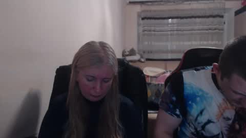 Snapshot of jenisandpeter chatting on June 2, 6:32 pm JenisAndPeter online show from June 2, 6:32 pm