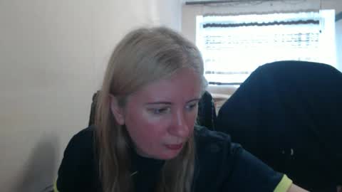 Snapshot of jenisandpeter chatting on June 3, 2:44 pm JenisAndPeter online show from June 3, 2:44 pm