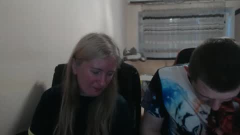 Snapshot of jenisandpeter chatting on June 4, 6:14 pm JenisAndPeter online show from June 4, 6:14 pm
