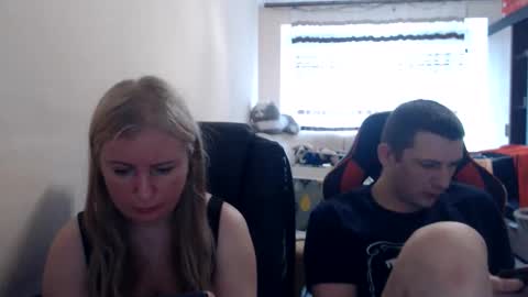Snapshot of jenisandpeter chatting on June 7, 7:23 am JenisAndPeter online show from June 7, 7:23 am
