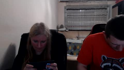 Snapshot of jenisandpeter chatting on June 7, 7:28 pm JenisAndPeter online show from June 7, 7:28 pm
