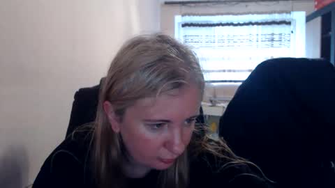 Snapshot of jenisandpeter chatting on June 8, 4:46 am JenisAndPeter online show from June 8, 4:46 am