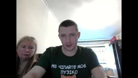 Snapshot of jenisandpeter chatting on June 11, 5:27 am JenisAndPeter online show from June 11, 5:27 am