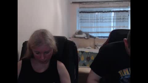 Snapshot of jenisandpeter chatting on June 11, 5:44 pm JenisAndPeter online show from June 11, 5:44 pm