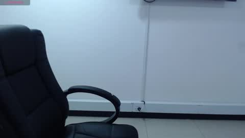 jenn online show from October 20, 6:08 pm