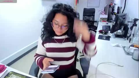 jenn online show from November 3, 7:37 pm