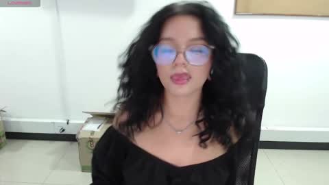 jenn online show from March 13, 11:33 pm